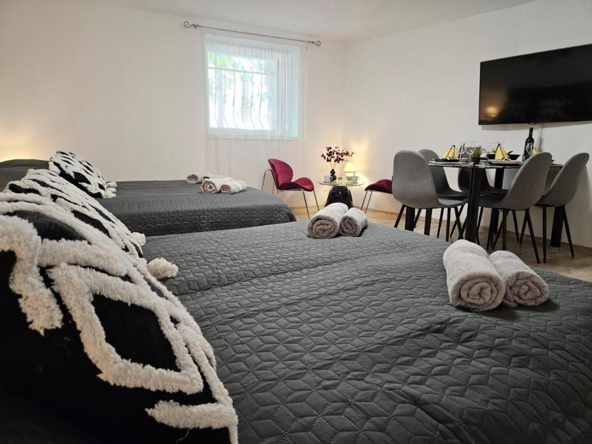 Holiness Apartmanok Szeged Bagian luar foto