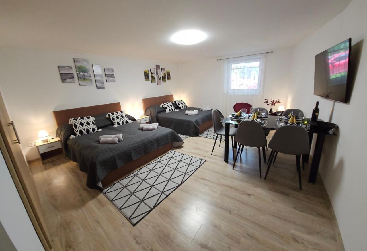 Holiness Apartmanok Szeged Bagian luar foto