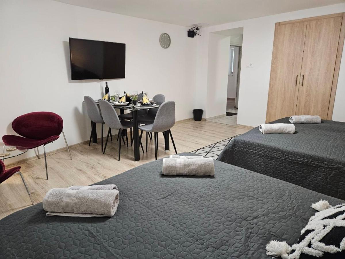 Holiness Apartmanok Szeged Bagian luar foto