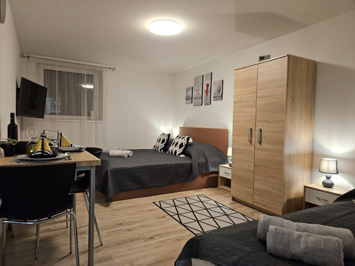 Holiness Apartmanok Szeged Bagian luar foto