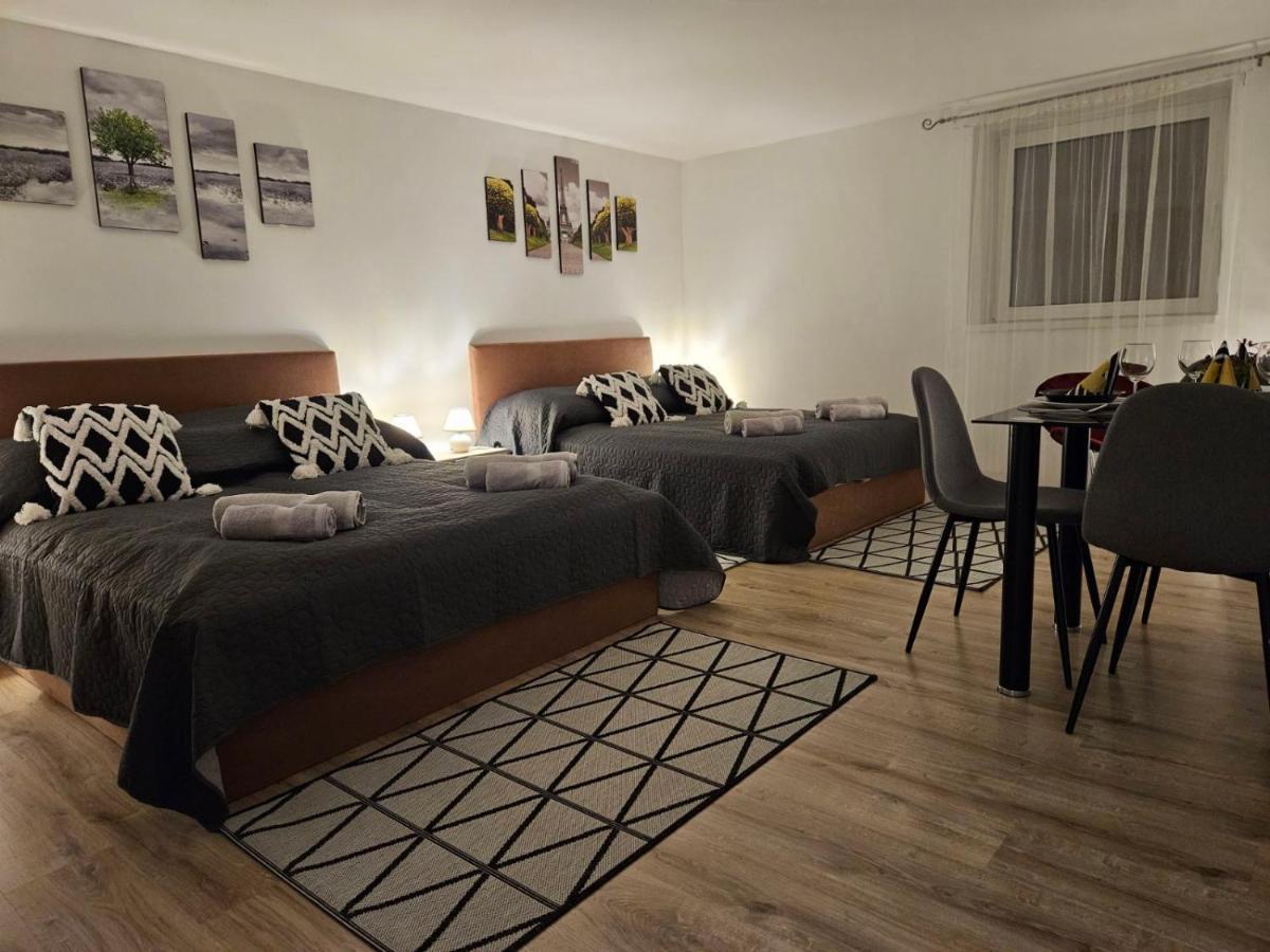 Holiness Apartmanok Szeged Bagian luar foto