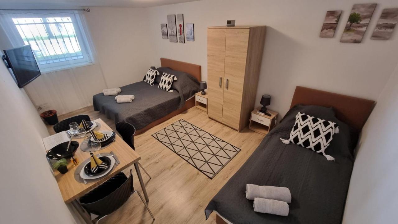Holiness Apartmanok Szeged Bagian luar foto