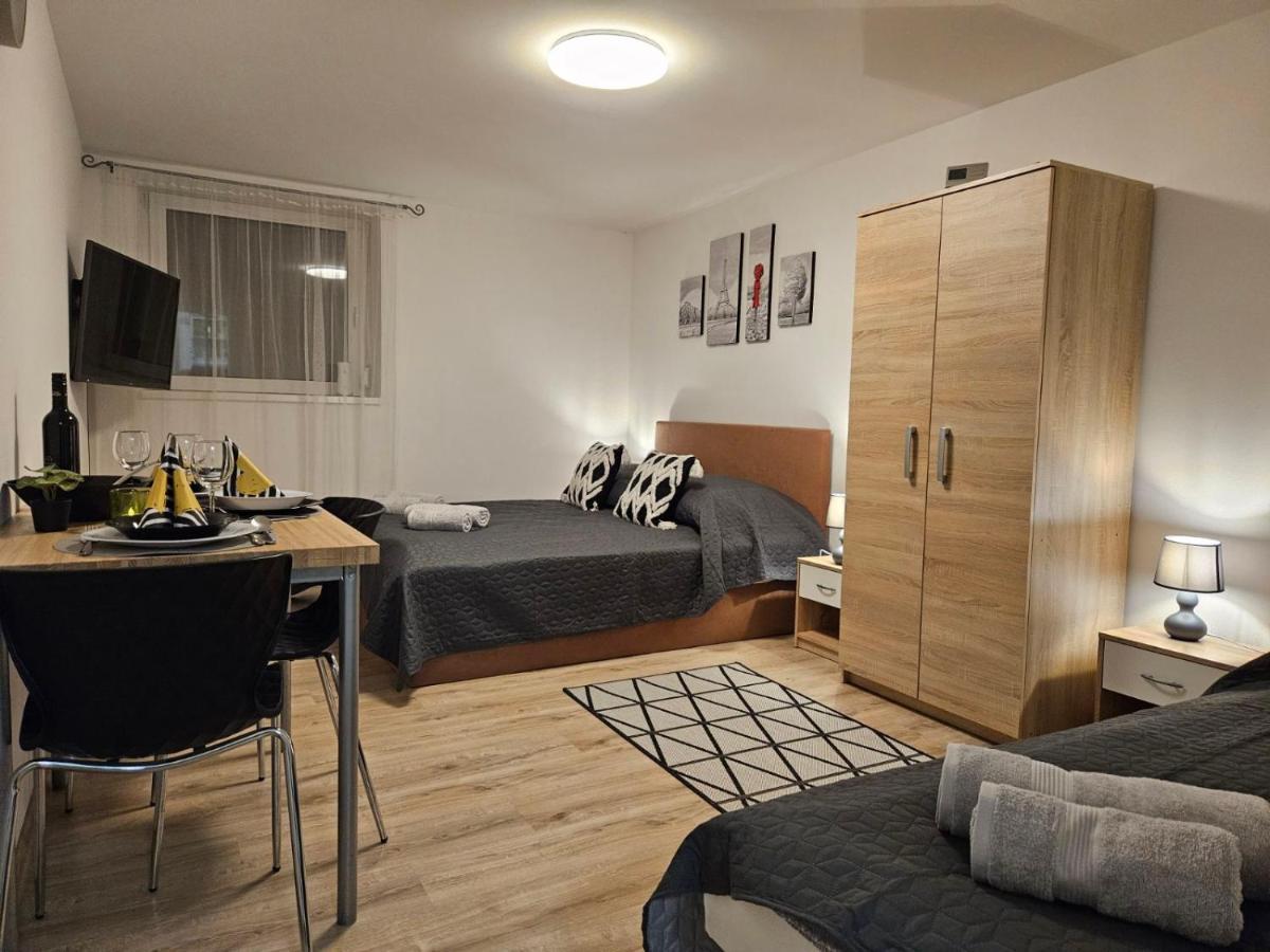 Holiness Apartmanok Szeged Bagian luar foto